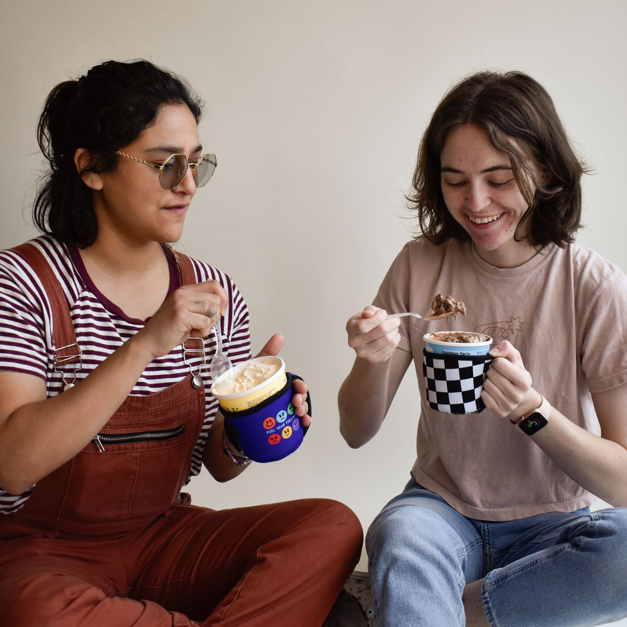Black Checkered Ice Cream Sleeve
