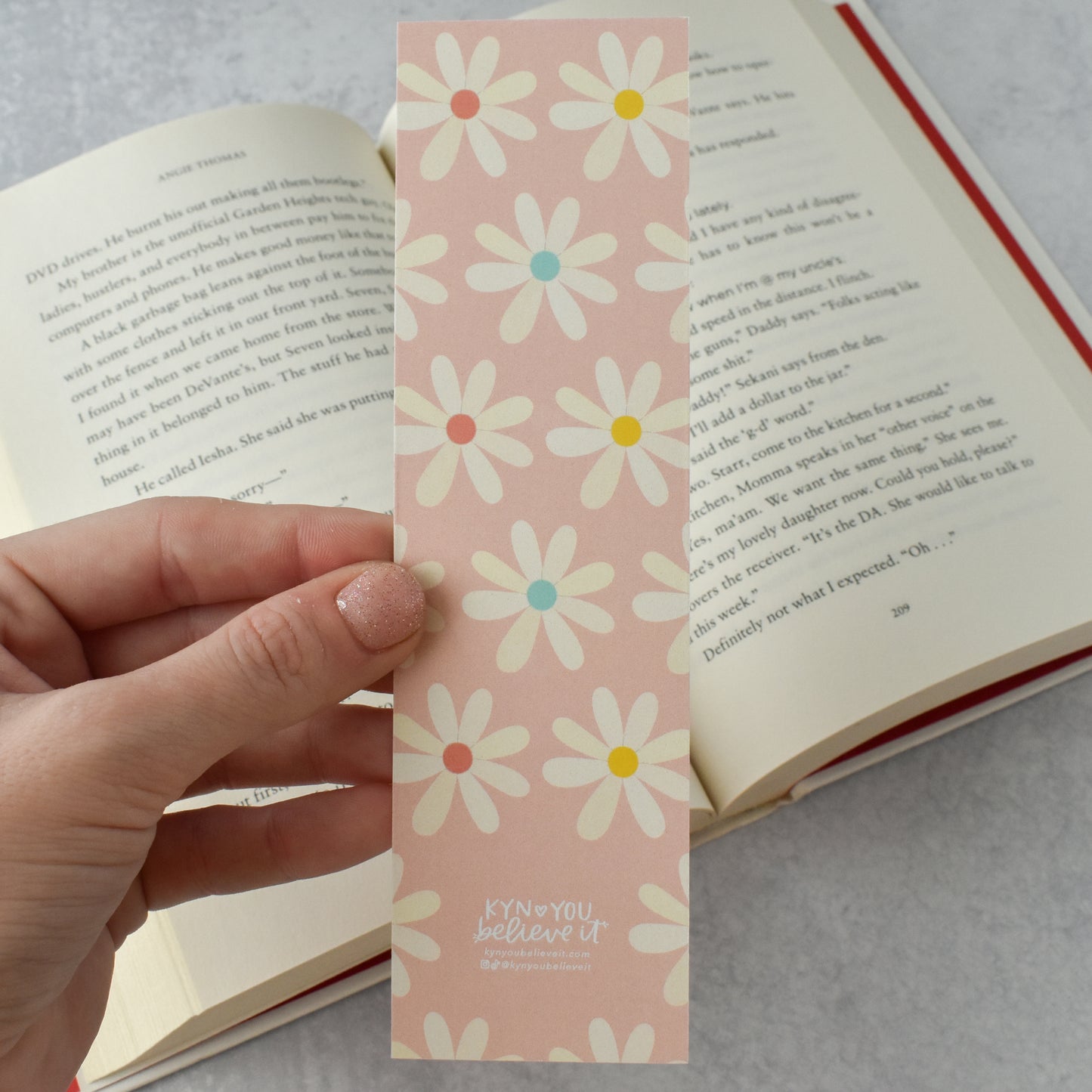 Stacked Daisy Pattern Bookmark